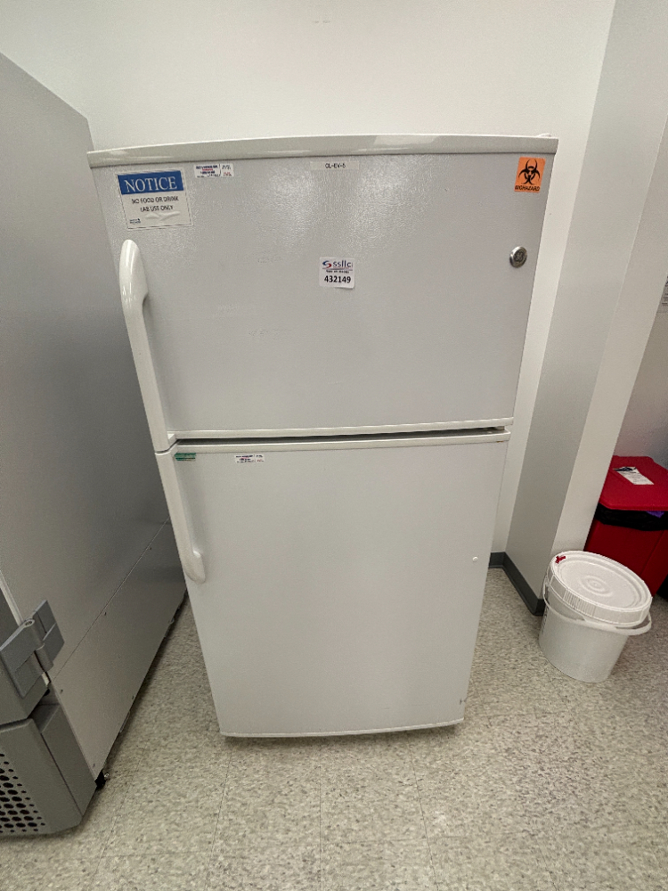 Image of GE Top-Freezer Refrigerator